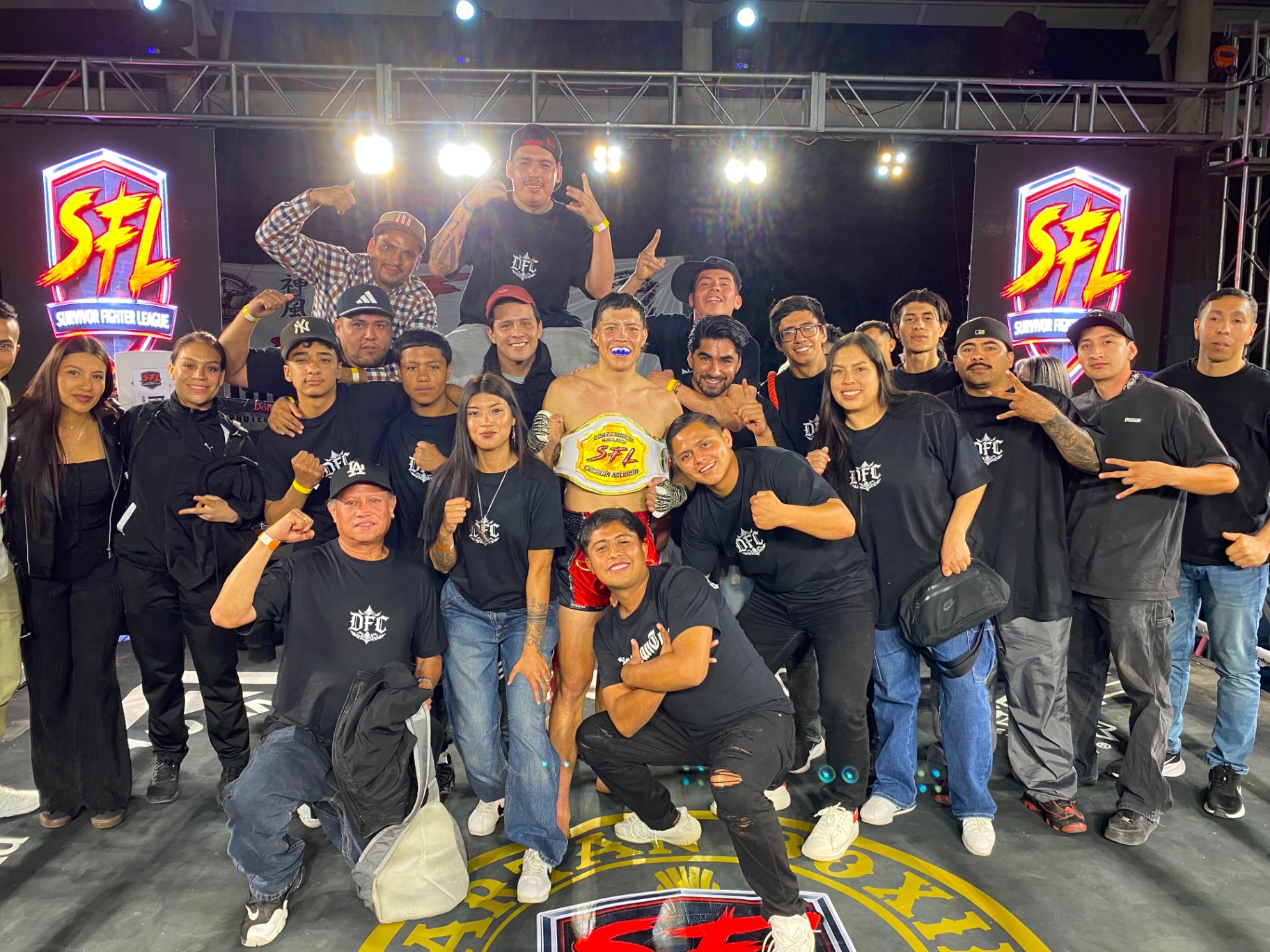DiamanTeam con el cinturón de campeón